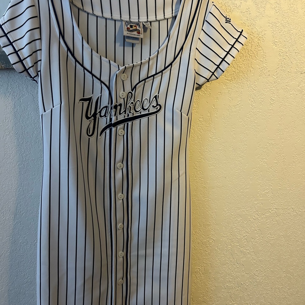 New York Yankees Cooperstown Dress White/Navy Pinstripes